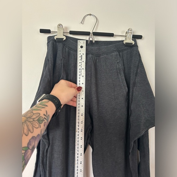 LULULEMON | Tie One On kangaroo pocket jogger pant - Picture 9 of 10